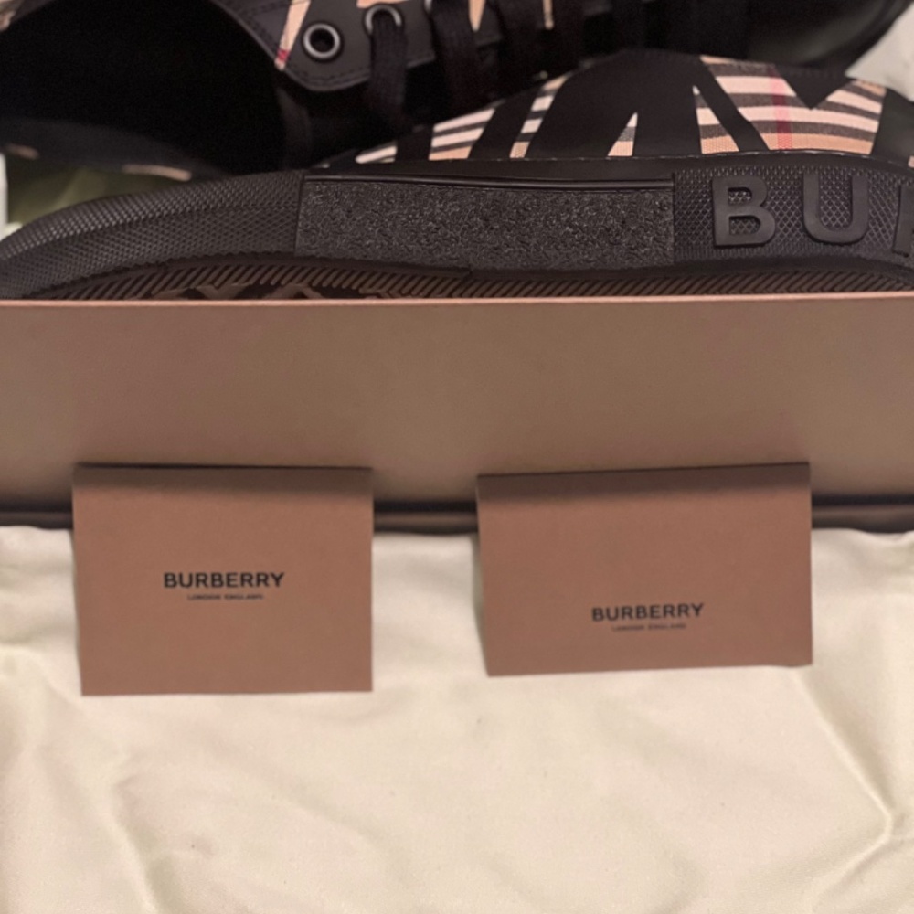 Burberry Sneakers - Picture 3 of 9